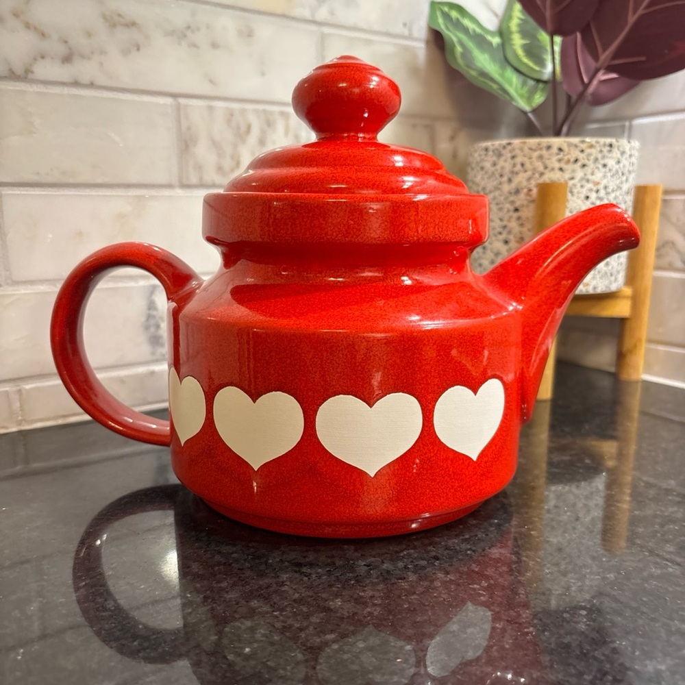 Discontinued WAECHTERSBACH WEST GERMANY Heart Patterned Teapot 5" TALL